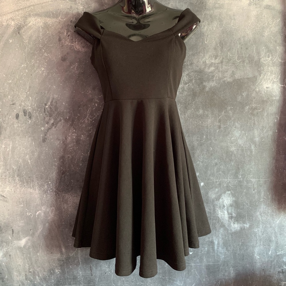 Windsor Black Formal Dress with Sweetheart Neckline